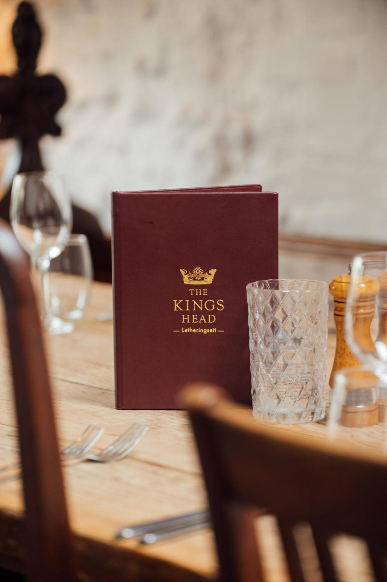 Отель The King'S Head Холт Экстерьер фото